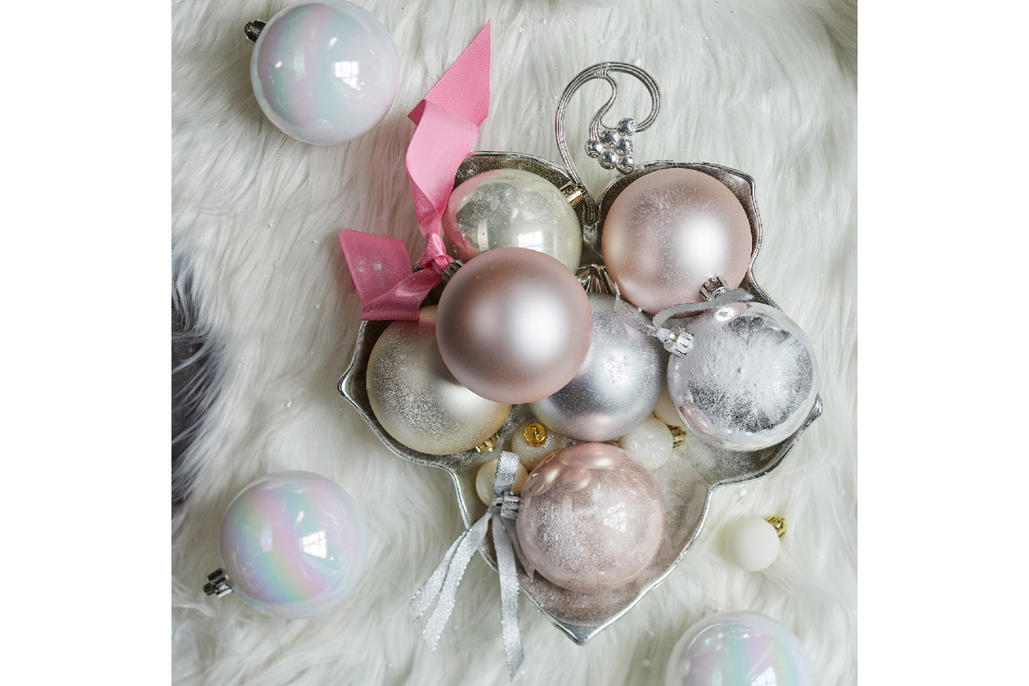 Christmas Decoration | Shatterproof Baubles | Pearl | 26 Pack