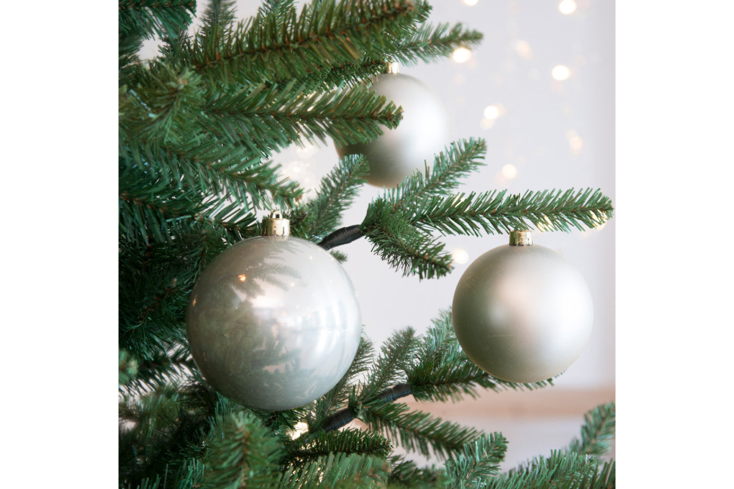 Christmas Decoration | Shatterproof Baubles | 10cm | Pearl | 4 Pack