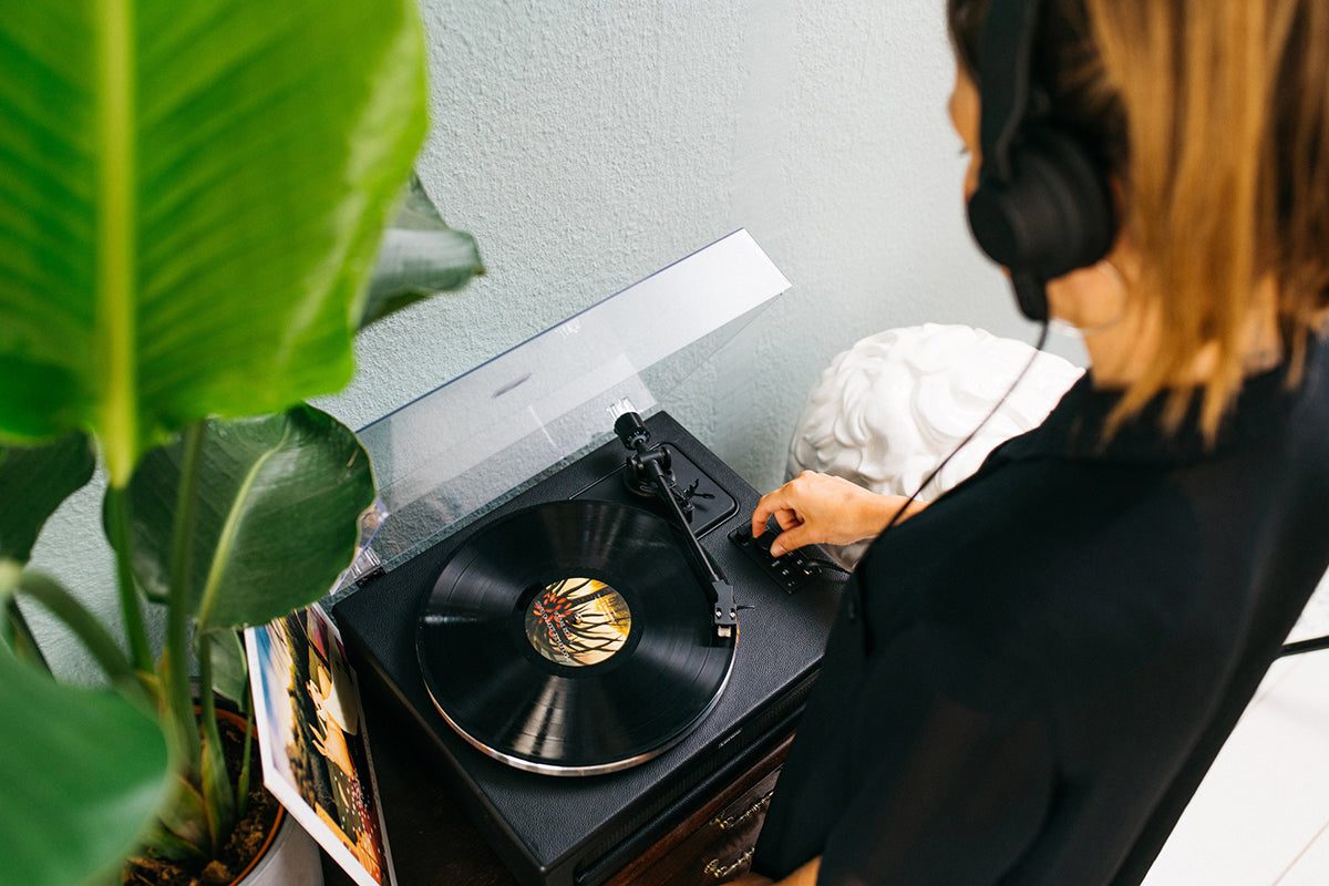 Lenco LS-430BK Turntable | Built-in Speakers | Black-22