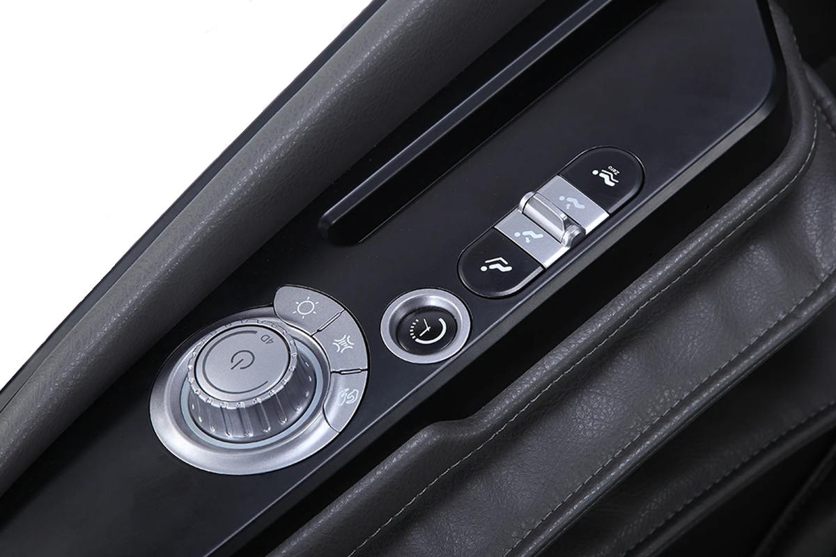 Luna Massage Chair | Black